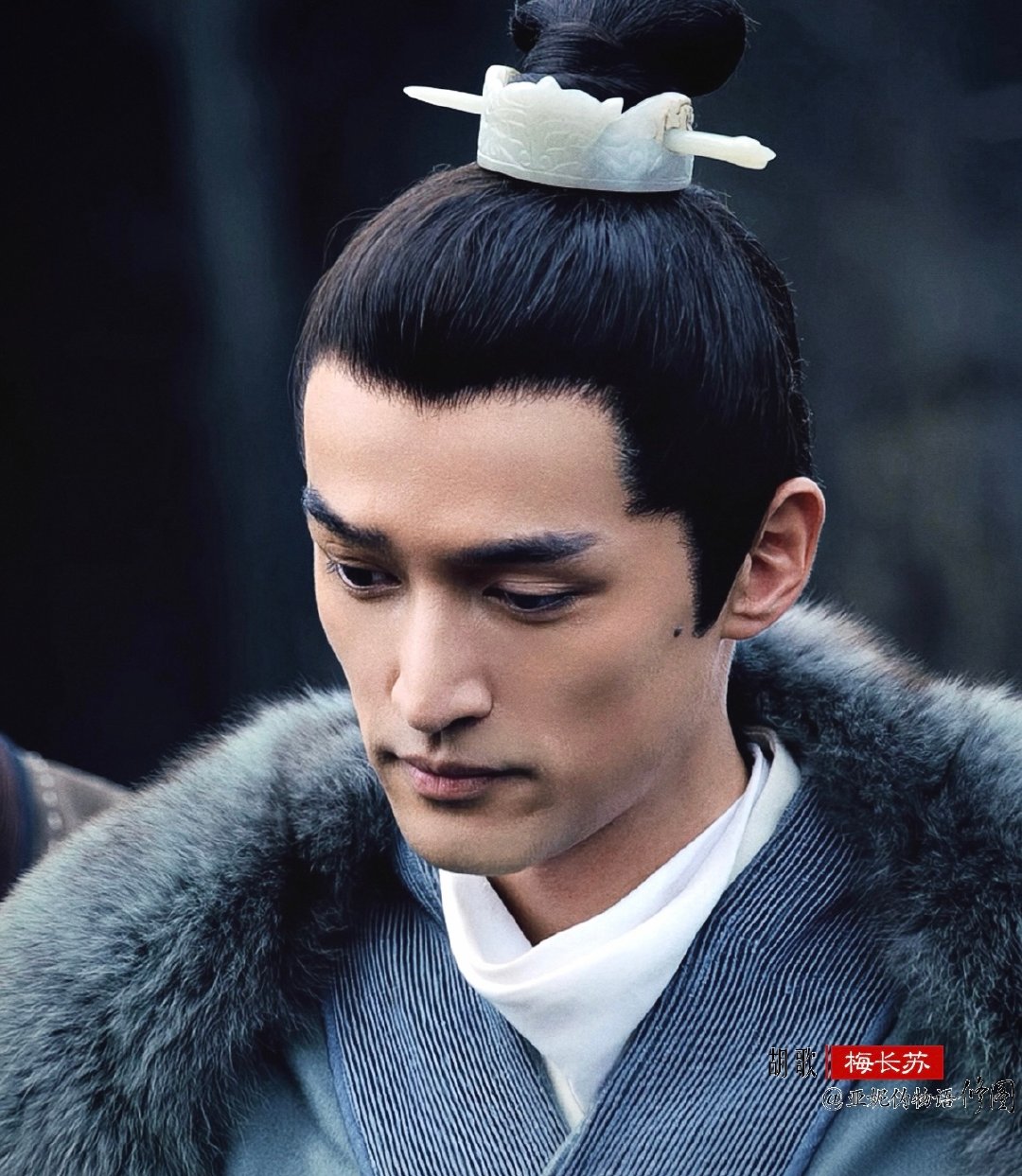 #琅琊榜# hg #胡歌梅长苏# 
             [心]竹疏斋殿迥  倚云低首望[心]
想念梅长苏、苏哲、林殊、宗主、苏哥哥、少帅、小殊的第3973天。（欢迎抱图   别裁水印）#胡歌[超话]# ​