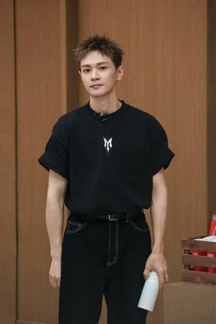 #向全世界安利曹骏#   每一天都在加载倒计时，好期待哥哥的三公舞台呀[皱眉]#曹骏披荆斩棘# ​