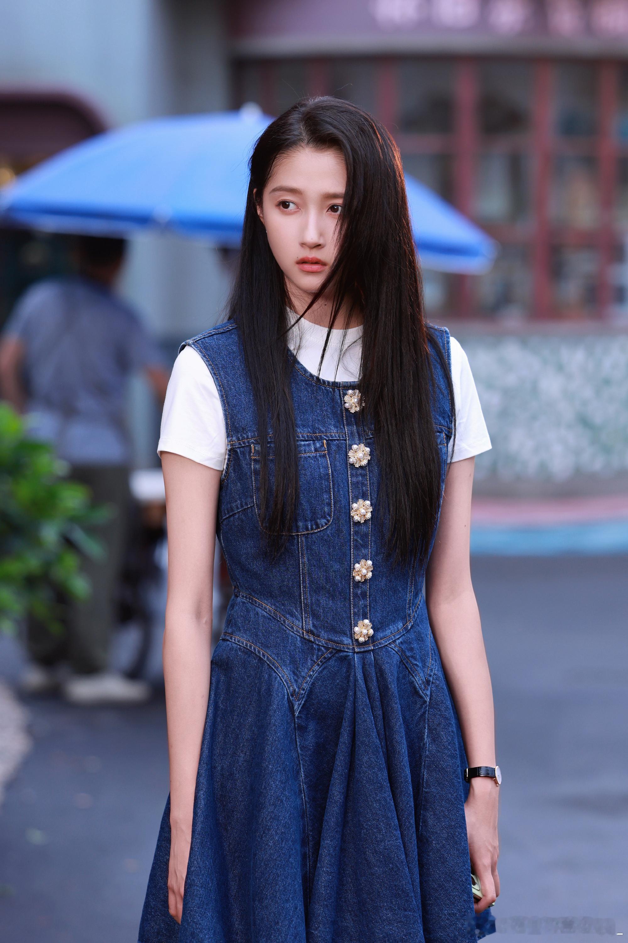 关晓彤新剧女主绝了！被孤立被家庭变故砸脸，不等人拯救自己反击，惹到晴也算你倒霉！