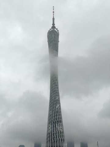 看云层和广州塔的能见度，就知道今天是什么天气了<span class=...