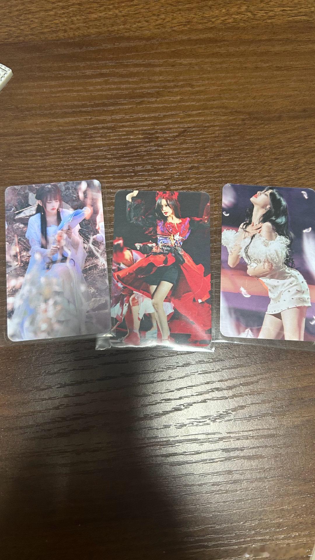 #程潇周边杂货铺[超话]#  问问scj 二几年买的站周好像 ​