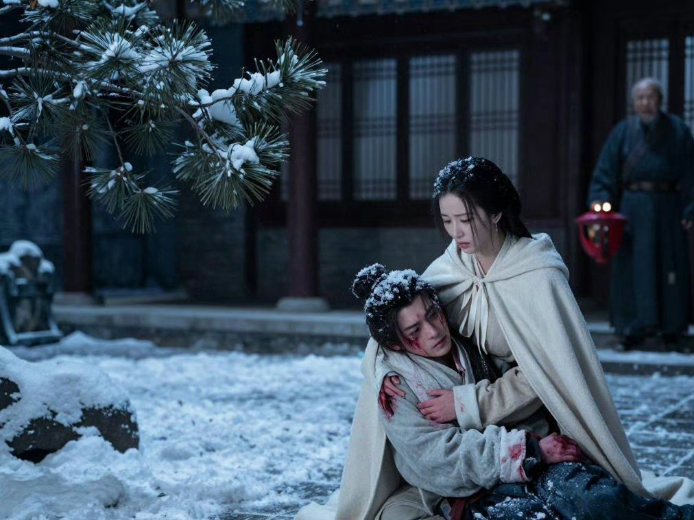 #兰香一生被蒙在鼓里不知吕戢儿的隐瞒# 吕蕺儿亲眼看着林锦岐带人翻城救人，却任由韩梁冒领恩情，自己留下顶罪被转卖毒打。她用沉默替兰香决定了一生该感激谁、该恨谁。善意的隐瞒也是剥夺，兰香连当面说声谢谢的机会都没有，到老不知谁真正救过她。沉默不是中立，它让谎言活了半辈子。

 ​