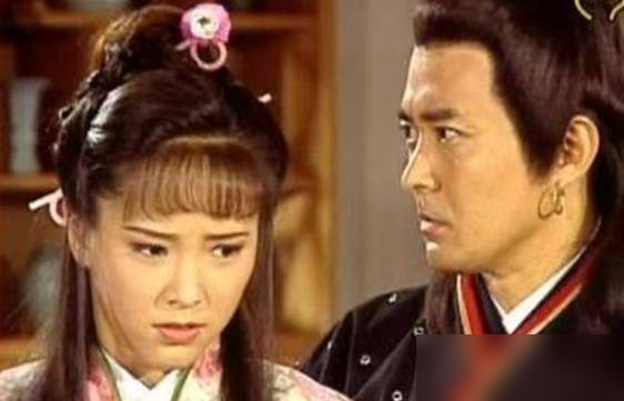 你敢信，一部98年的老剧，现在还有人为了里面的三角恋吵翻天。豆瓣7.4，40集，何家劲演的朱重八。但真正让人记了二十多年的，是李志希那个陈友谅。腹黑到骨子里，偏偏对佩瑶妹妹死心塌地，坏得明明白白，爱得也疯疯癫癫。反观主角那条线，火龙神投胎，千年龟转世，神神叨叨的设定都盖不住朱重八在佩瑶和明霞之间的那