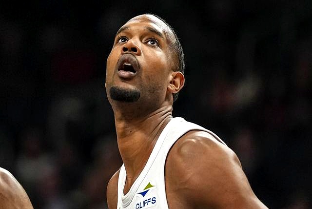 直播吧4月27日，季后赛骑士89-93不敌猛龙，系列赛2-2平。   ...