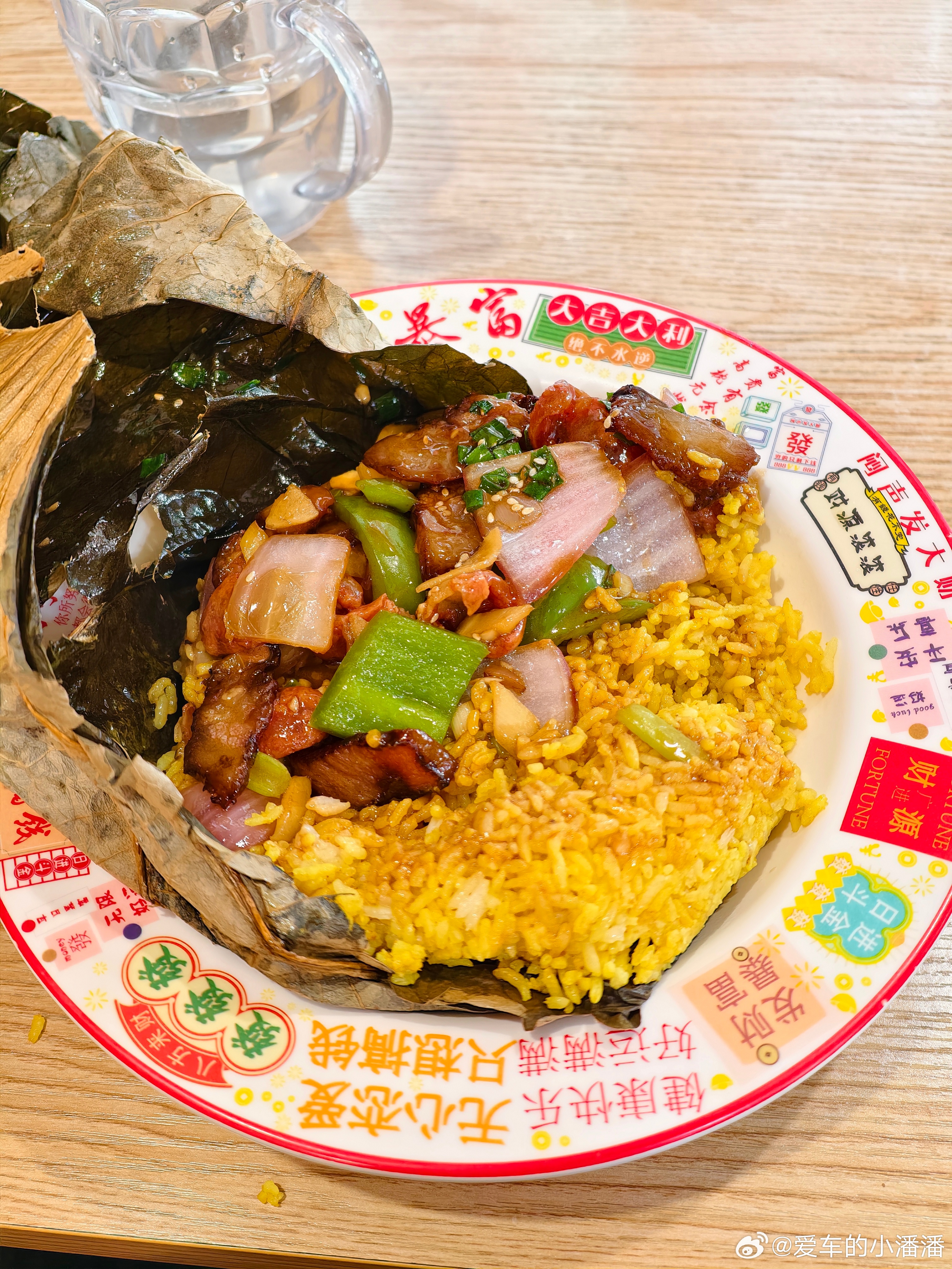 五六年前吃正斗，是预制菜，没想到五六年后的今天依旧是预制菜，饭也是预制，难吃得要死，我吃了几口就走了，被迫去吃稍微新鲜一点的陶陶居，不知道啥时候才能有属于我自己的餐厅[苦涩]

这份预制菜28元，可想而知是有多暴利，虽然外卖单量很多，但我不是预制菜潜在客户[拜拜]我每天都要带娃，压根没时 ​