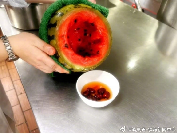 【 上海医院“药西瓜”一票难求🍉最近超多人大老远奔赴上海市第二人民医...