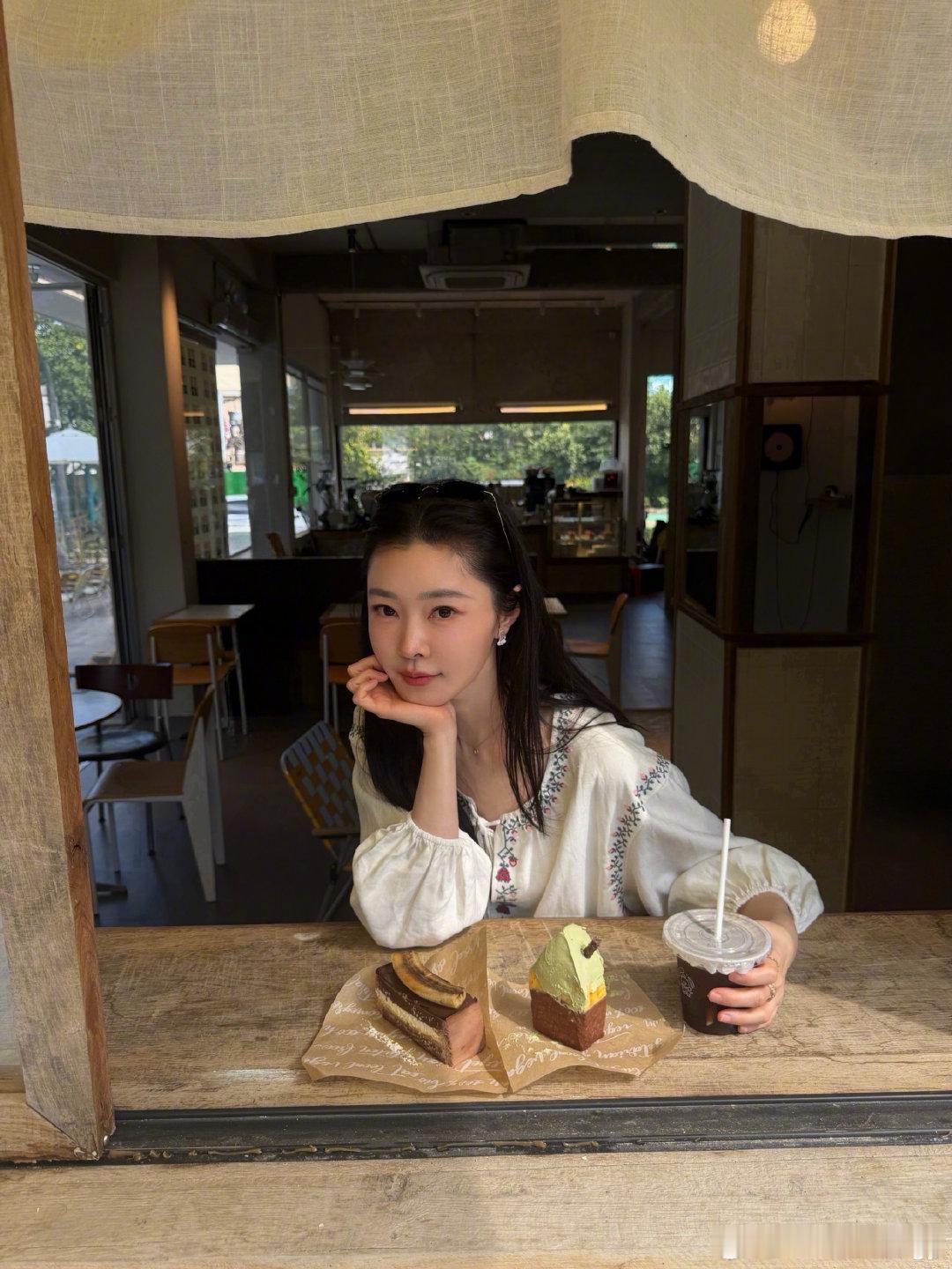 #宋轶[超话]#  周末愉快～
#宋轶吃东北菜吃美了##向全世界安利宋轶##宋轶罗英玮##宋轶谢柔甲# ​
