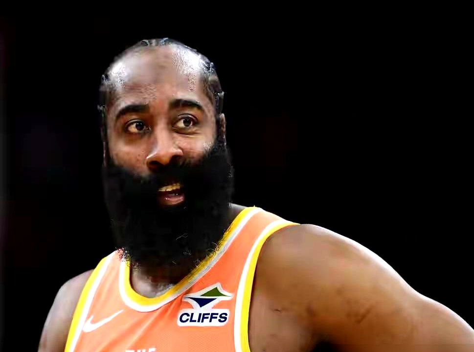 骑士队被追成2-2，外界都说哈登失误多，米切尔要崩了。    结果记者...