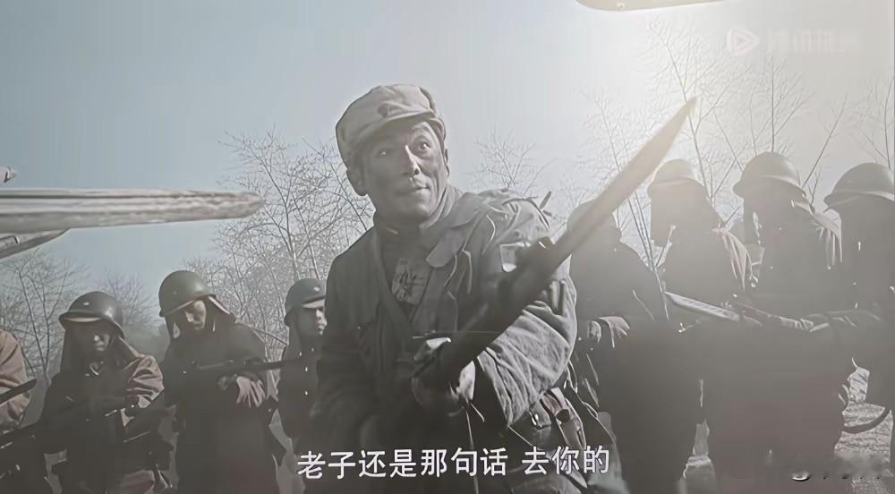 打仗时新兵到底在第几排？我查了一圈，发现完全反常识

先给结论：新兵绝对不会被推到第一排。

那第一排站的是谁？是部队里最能打的人。

飞夺泸定桥，22个勇士是怎么选的？

红四团从二连里挑人，标准很明确：党团员最多、战斗力最强。副班长刘梓华第一个站出来坚决要求参加。红三连党支部书记刘金山，得知自己