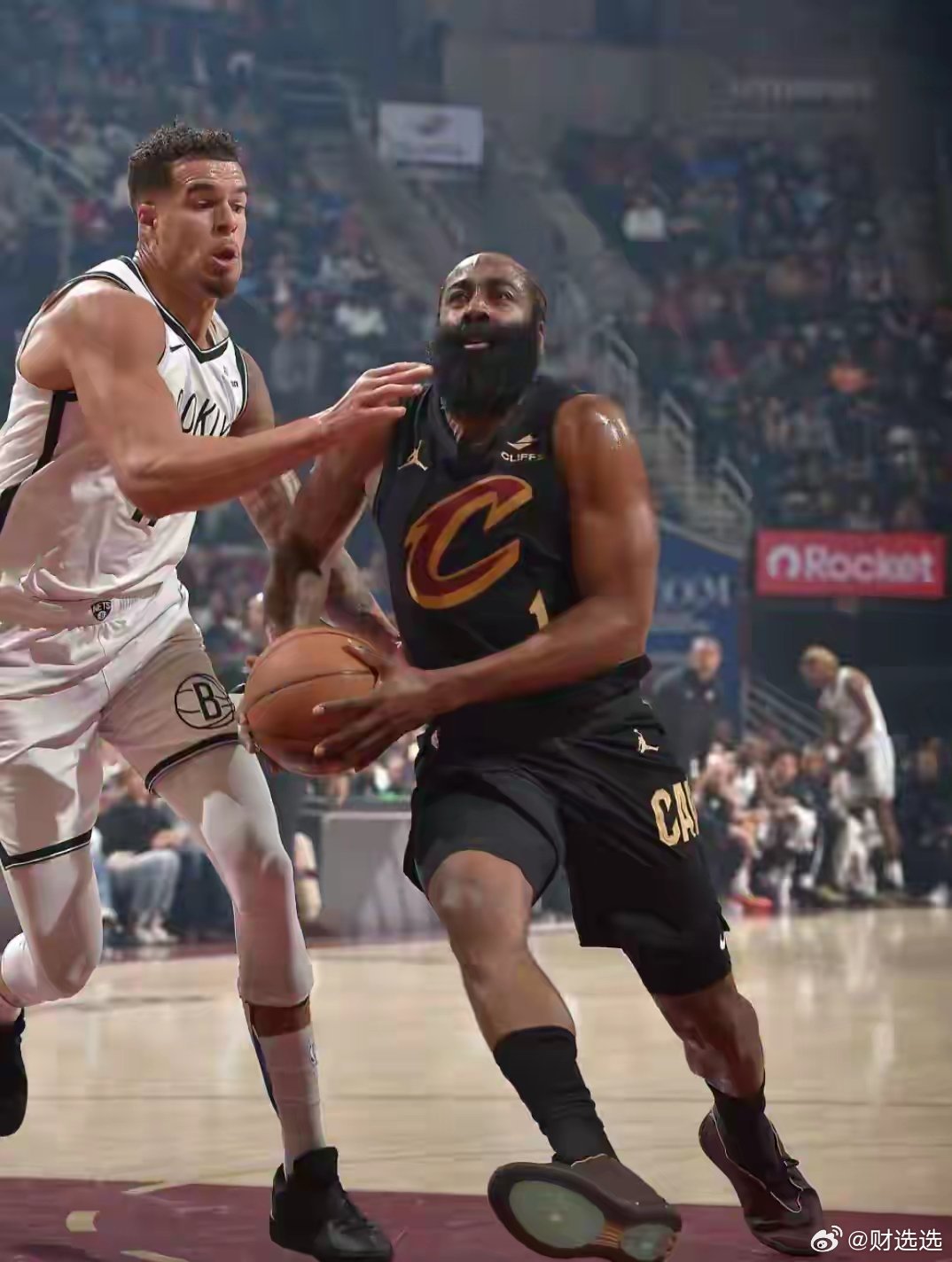 NBA 上赛季东决骑士惨遭尼克斯横扫，休赛期球队操作却堪称反向争冠。骑...
