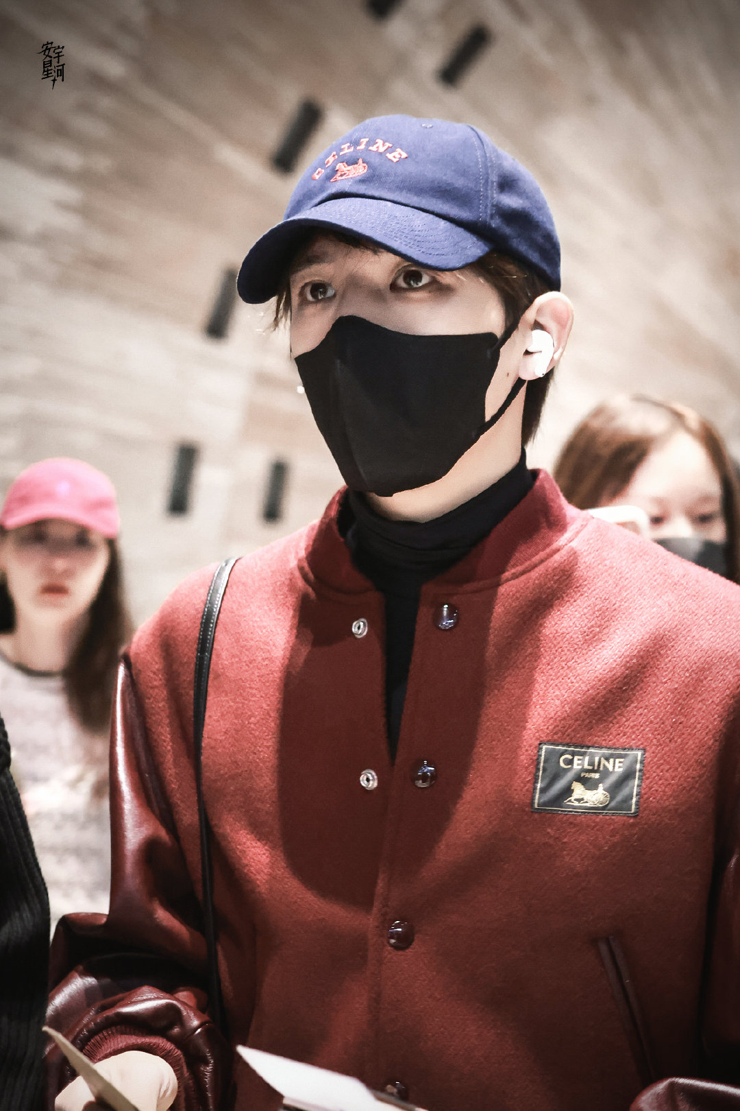 #王安宇[超话]#  𝟐𝟔𝟏𝟎𝟎𝟑 𝐂𝐃𝐆🛫𝐏𝐕𝐆

𝘼𝙔𝙓𝙃×𝙒𝘼𝙔.•#王安宇巴黎时装周# 
•#王安宇celine品牌大使# 
•#王安宇和安娜同排看秀#
•#今日星拍放送# ​