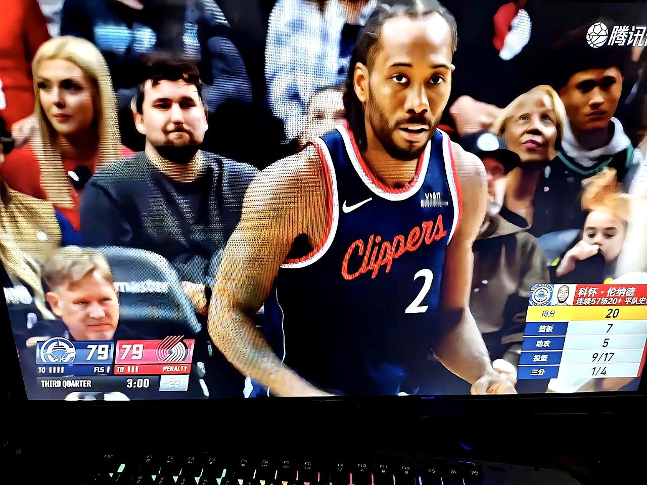 恭喜小卡，连续57场得分20+！但这球队……真带不动啊。    面对开...