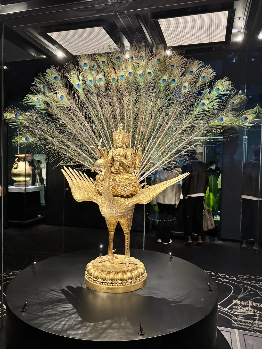 真正的用上了孔雀羽毛的孔雀明王铜像