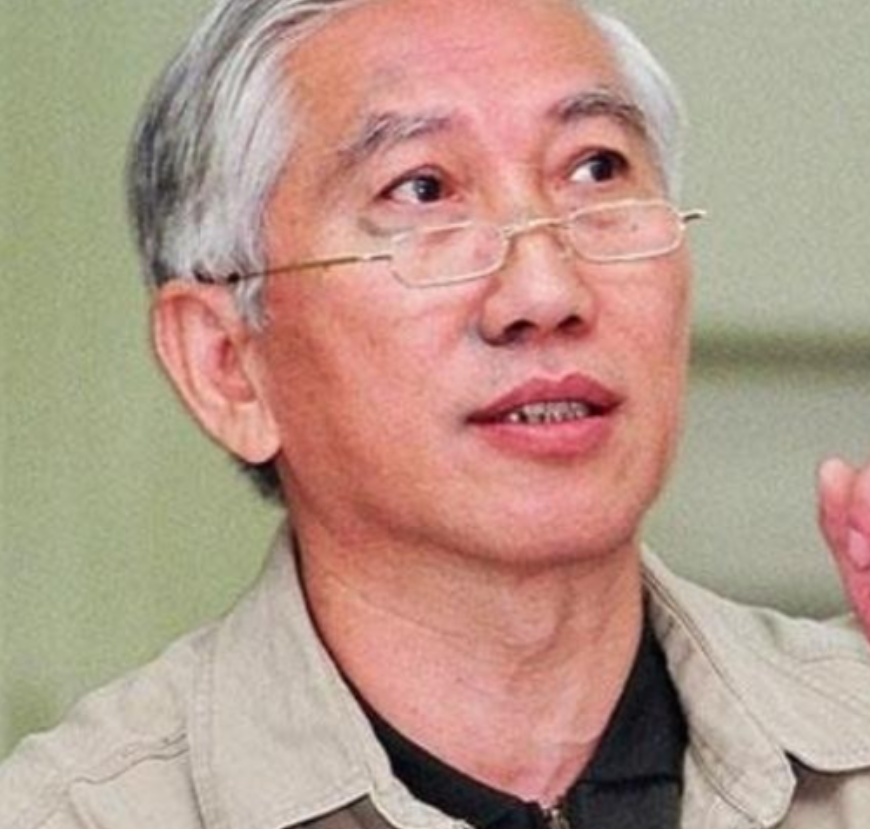 清华大学教授柳冠中曾在一场论坛上语出惊人，直接当场质问：“无人飞机、无人驾驶、无人商店、无人酒店，人去哪了？科技没有人还要人干嘛？”这番话瞬间在网上炸开了锅。当无人化成了科技圈最火热的噱头，各种机器人、智能系统正排队接管我们的衣食住行，看起来高大上的“无人科技”，到底是在服务人类，还是在把普通人的饭