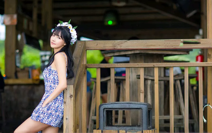 韩国美女韩佳恩火辣好身材香肩诱惑写真集