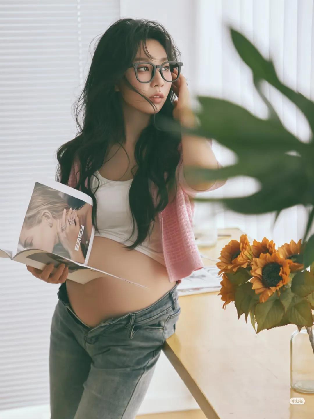 悠闲午后，阅读时光，与阳光相伴，享受生活。＃。～茜然