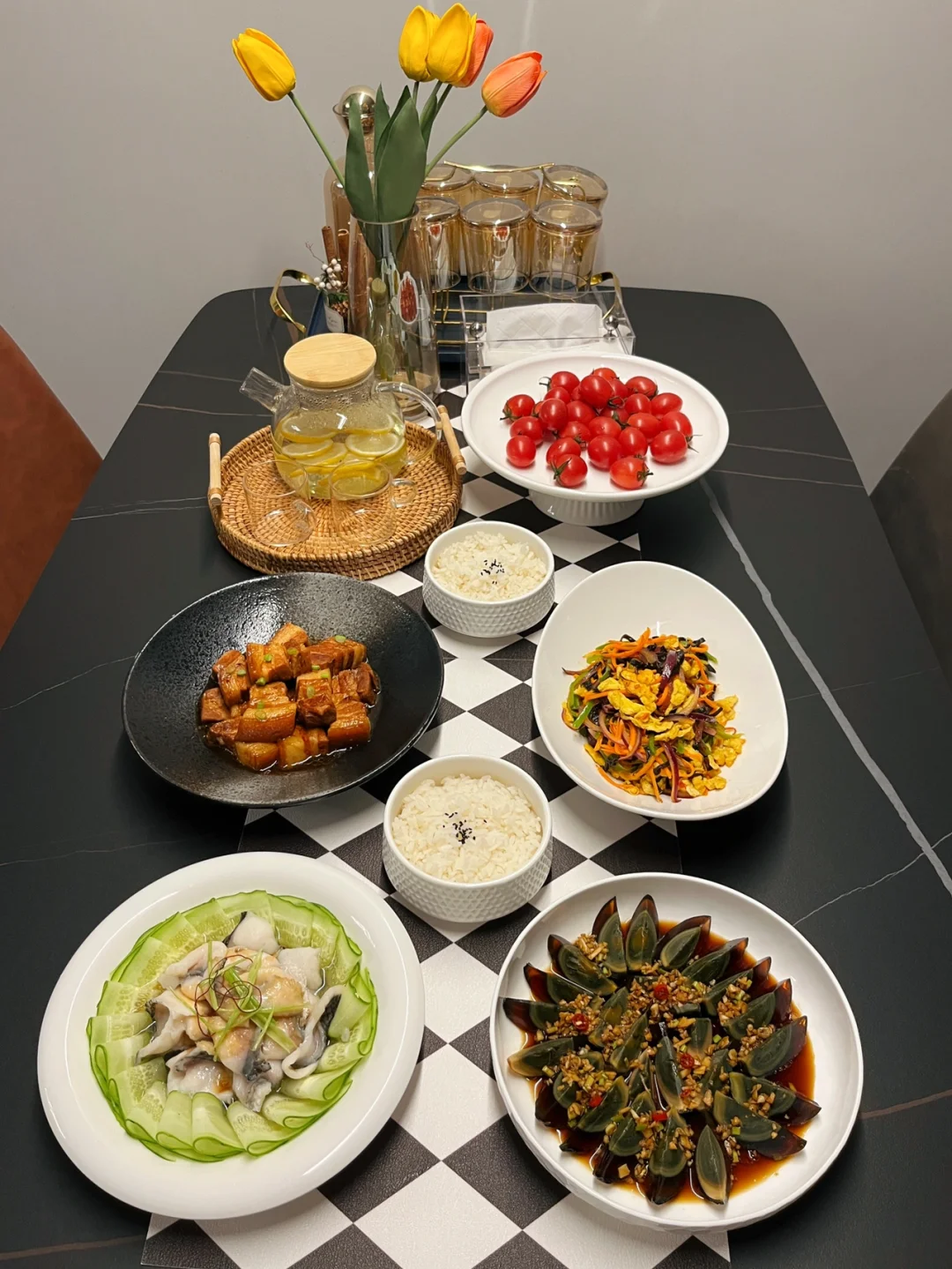 开饭啦……今天的菜让我直接多旋了一碗米饭！