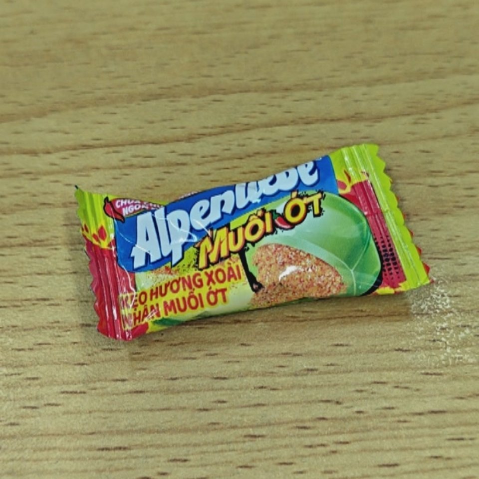 我的外国留学生同学每天给我们塞点这种小零食体验那个什么风味 ​