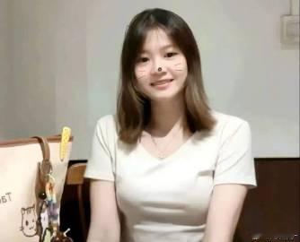 最新鲜的全红婵来了！她瘦了不少，头发也长了，活脱脱一个青春美少女