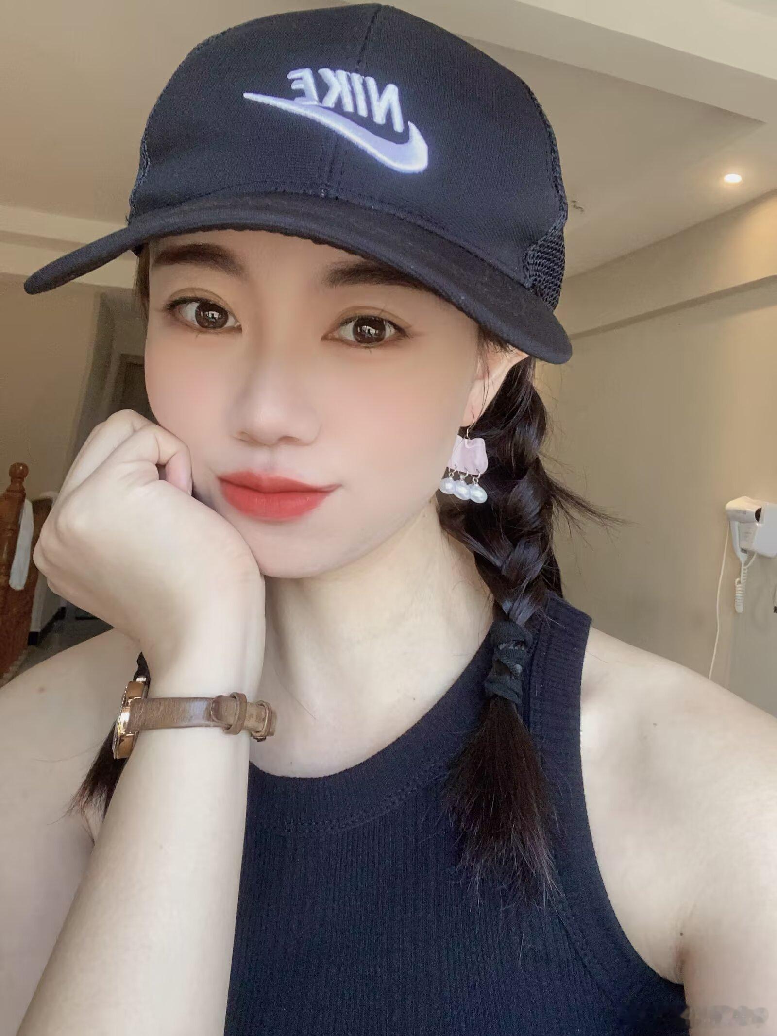 仅关注当下的自己，没事就买点衣服，少买点吃的。活在当下，不攀比，不抱怨...