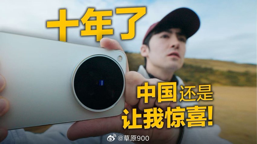 #2026最火的奔县游被老外玩明白了#老外朋友森山和郭杰瑞最近迷上“China maxxing”，跟着来一趟云南和高原县城游。不去景区数人头，租个小院住三天，早上被牦牛肉汤的香气叫醒，晚上蹲路边看大爷下棋，海拔1800至三千米，脑子慢半拍，正好。最绝的是不用翻译，啃着青稞饼跟老板娘比划加辣，居然全懂。 ​