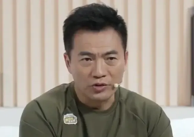 黄健翔一针见血！中国男篮决战伊朗，郭士强摊牌，三招直取铜牌