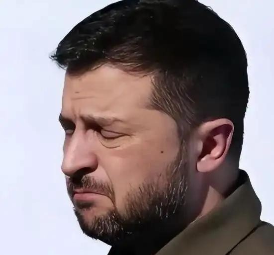 乌克兰打到这份上仍不肯低头，原因说白了就两条。一是泽连斯基不敢停——签了和约就是千古罪人，这顶帽子谁都不想戴。二是乌克兰的命脉早就抵了出去，仗打着还能当“抗俄英雄”，仗一停立马变成被清算的“欠债人”。进退都是坑，只能硬扛到底。
9月2日，中国外交部回应乌方所谓“俄罗斯领空风险”时，直接强调对话谈判是