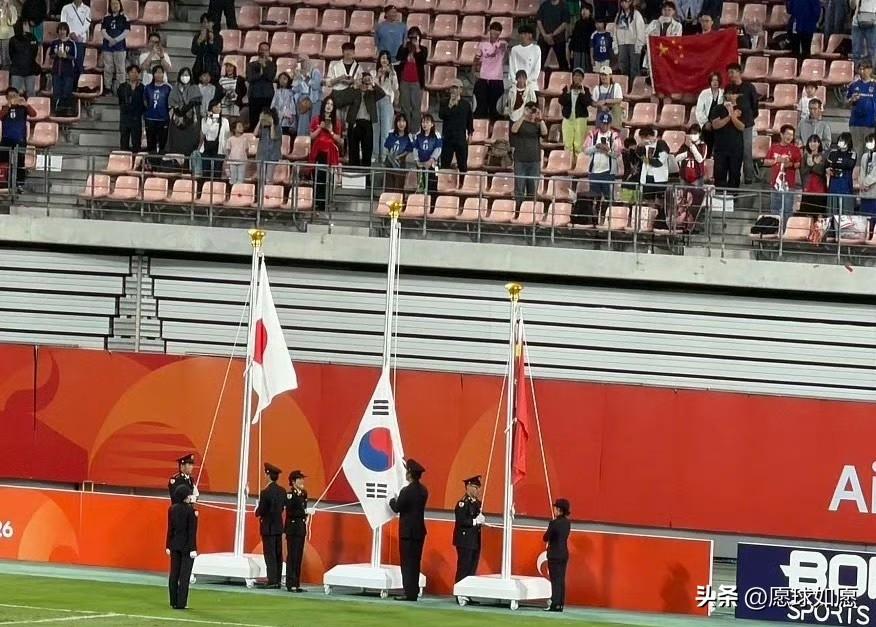 韩国代表团这回彻底尴尬了！
虽然亚运会排在奖牌榜第三，但39枚金牌却创造44年以来的最差成绩，更离谱的是，他们最引以为傲的射箭项目中有5枚金牌竟然被印度队夺走了，后者也凭借这5枚宝贵的金牌排在名古屋亚运会总奖牌榜的第四。

先把“39金”这个数字的底账翻清楚。

名古屋亚运会最终奖牌榜，韩国39金4