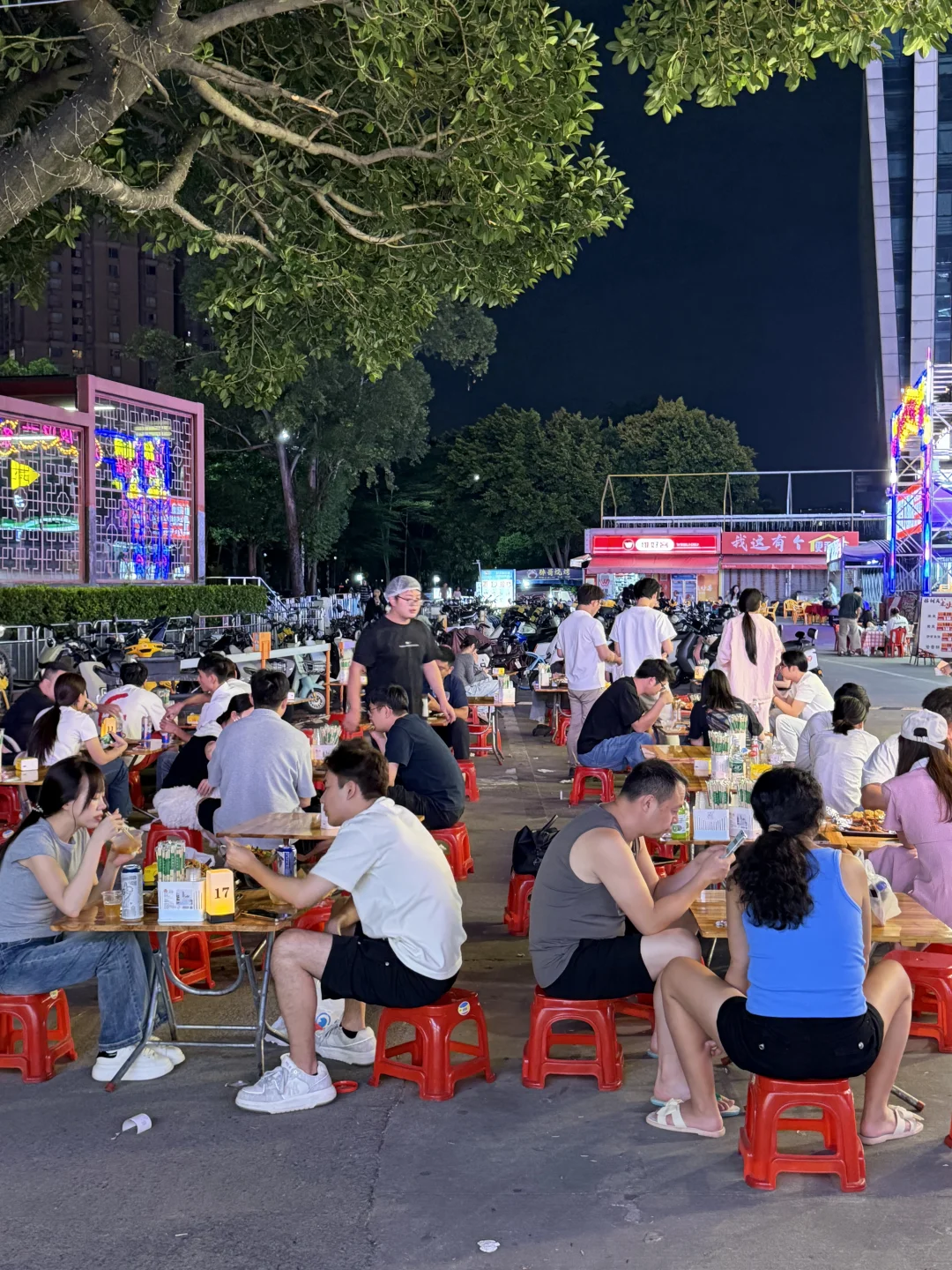 感觉是佛山目前最旺的路边摊！！