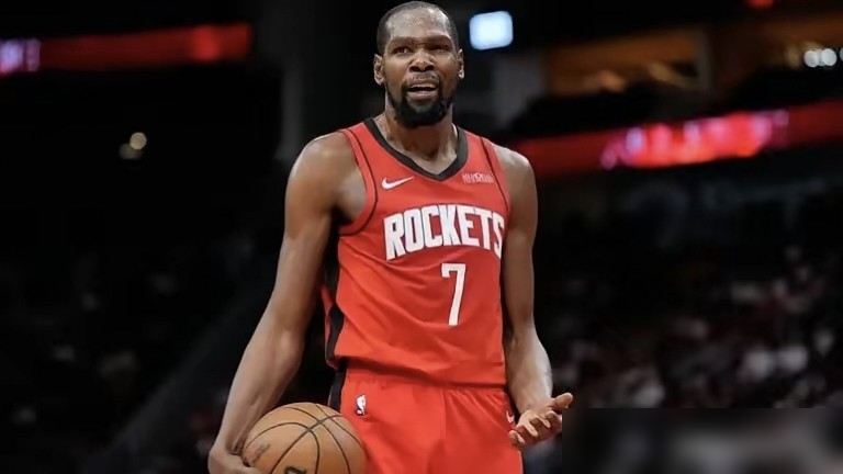 腿都弯不了，还缠着绷带练投篮。杜兰特这是疯了，还是在演给谁看？ 你看...