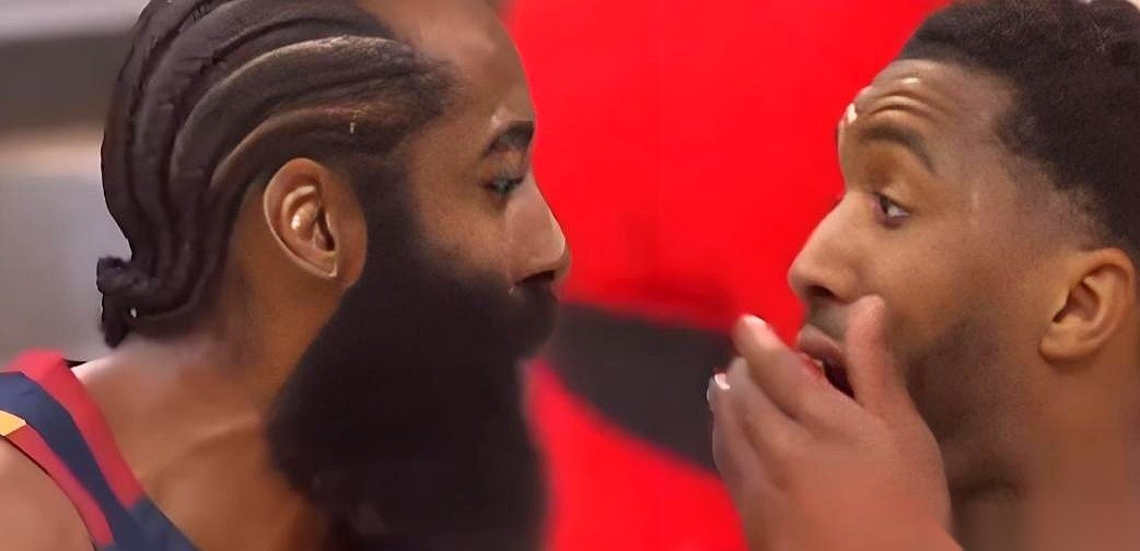 大比分从2比0领先到2比2平，骑士队在客场把手里的好牌输了个精光。 前...