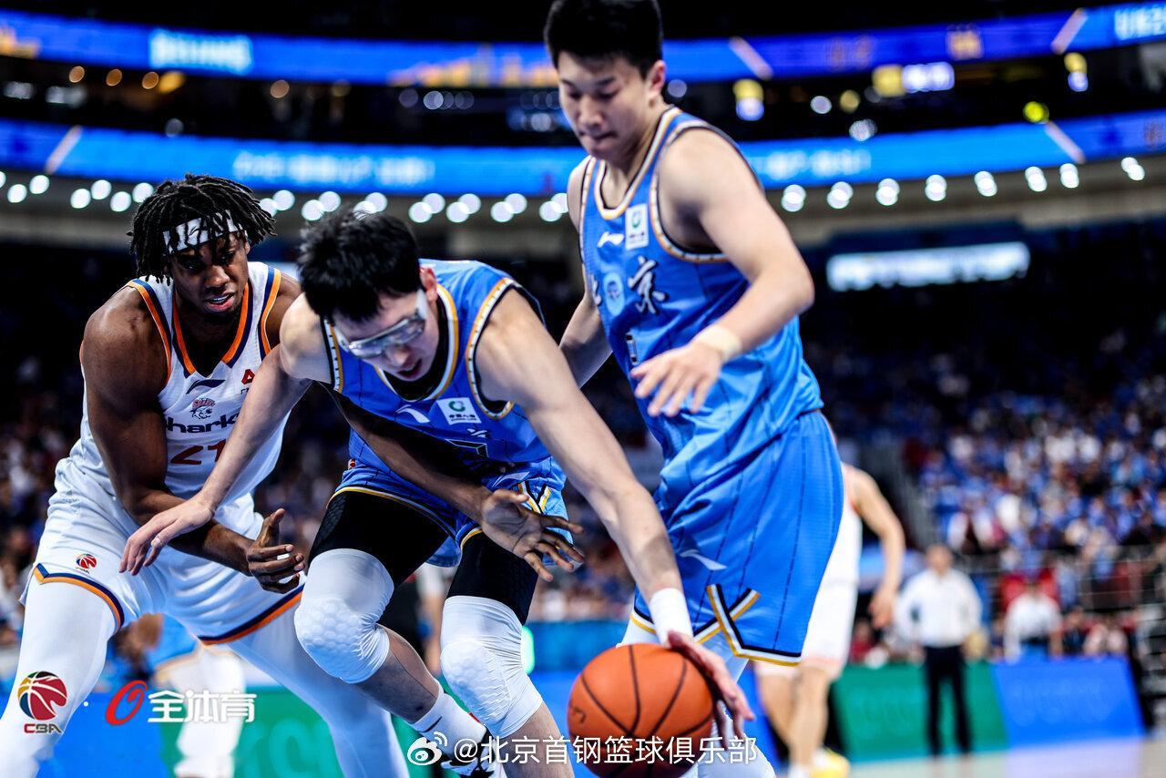 北京首钢 66-81，北京男篮主场不敌上海男篮，目前总比分1-2落后。...