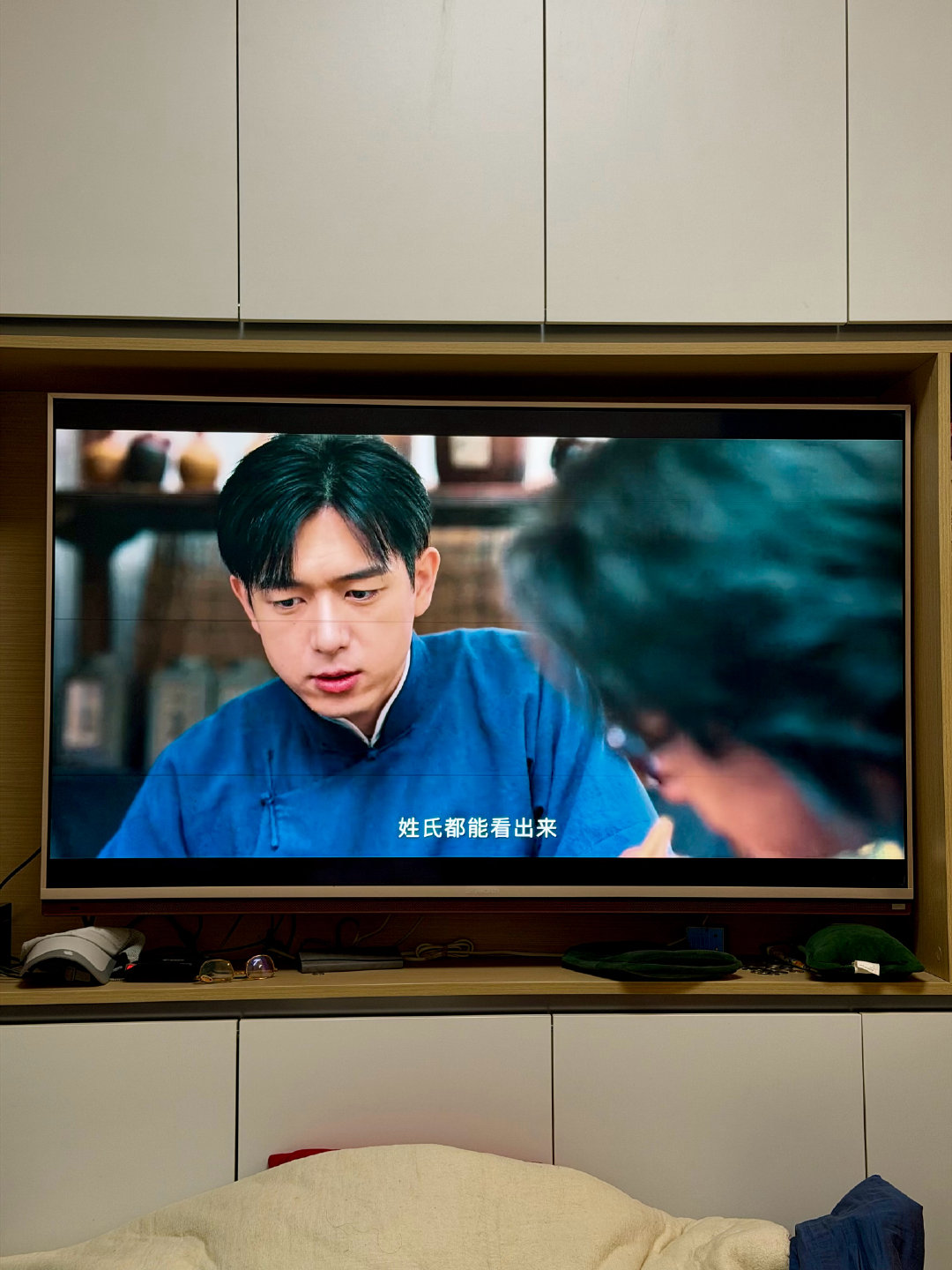 黄磊儿子单眼皮倒有点像李现了，基因太神奇了～话说李现也挺帅的～

趁着姥姥姥爷带着小朋友出去玩，正在努力赶《我不是大师》，太惬意了[嘻嘻] ​