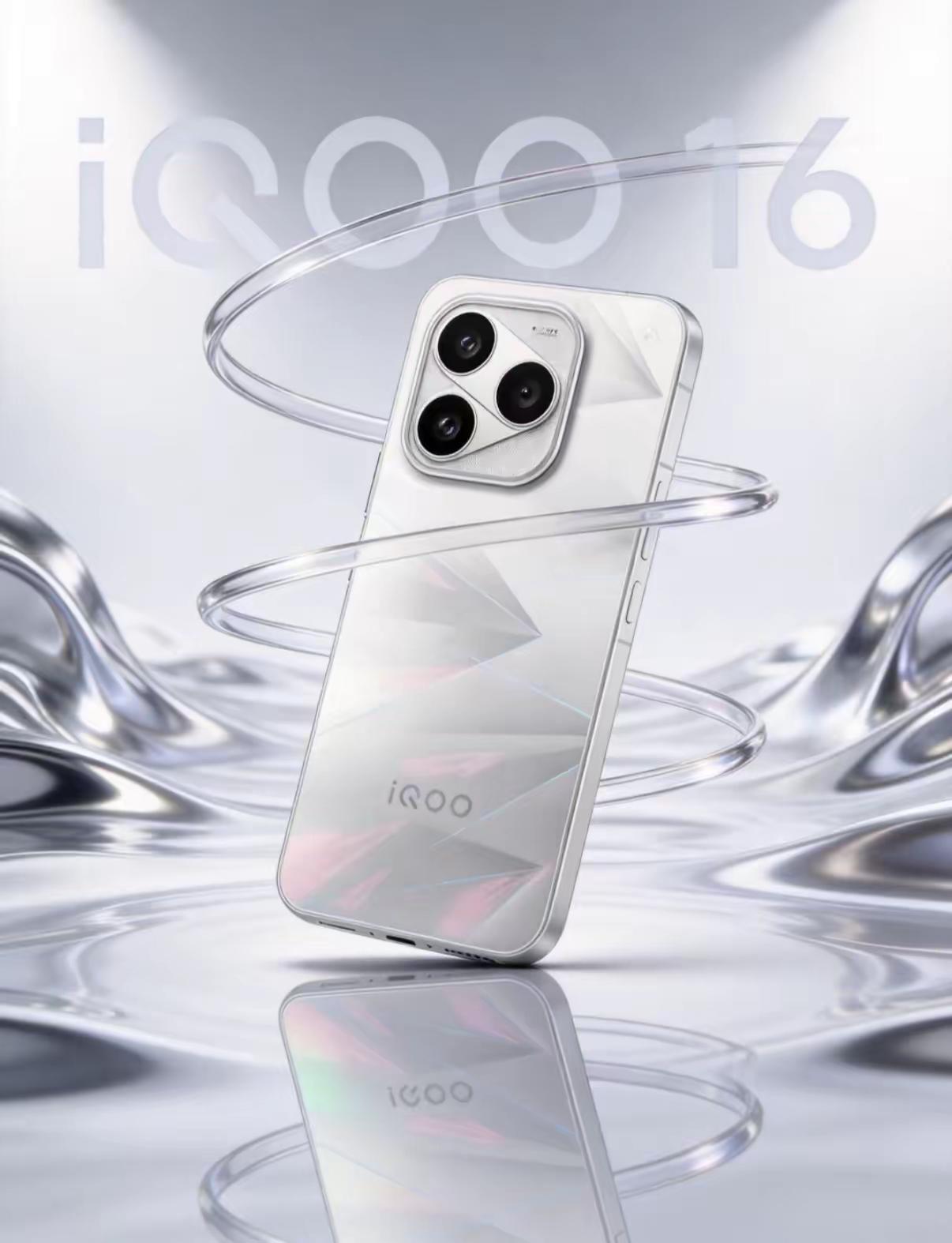 iQOO16。vivo iQOO16 兼顾颜值性能｜iQOO16旗舰新机📱iQOO16赛道黑紫配色太有竞速感，航空纤维背板，光影下自带微光。高刷屏滑动丝滑，三光敏自动亮度切换顺滑。随手拍质感在线。旗舰芯片搭配强散热，日常刷视频、大型手游都流畅，颜值和实力双双在线！