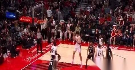 讲讲开拓者的杨瀚森。 在对阵马刺的季后赛里，比赛已经进入了最后60秒。...