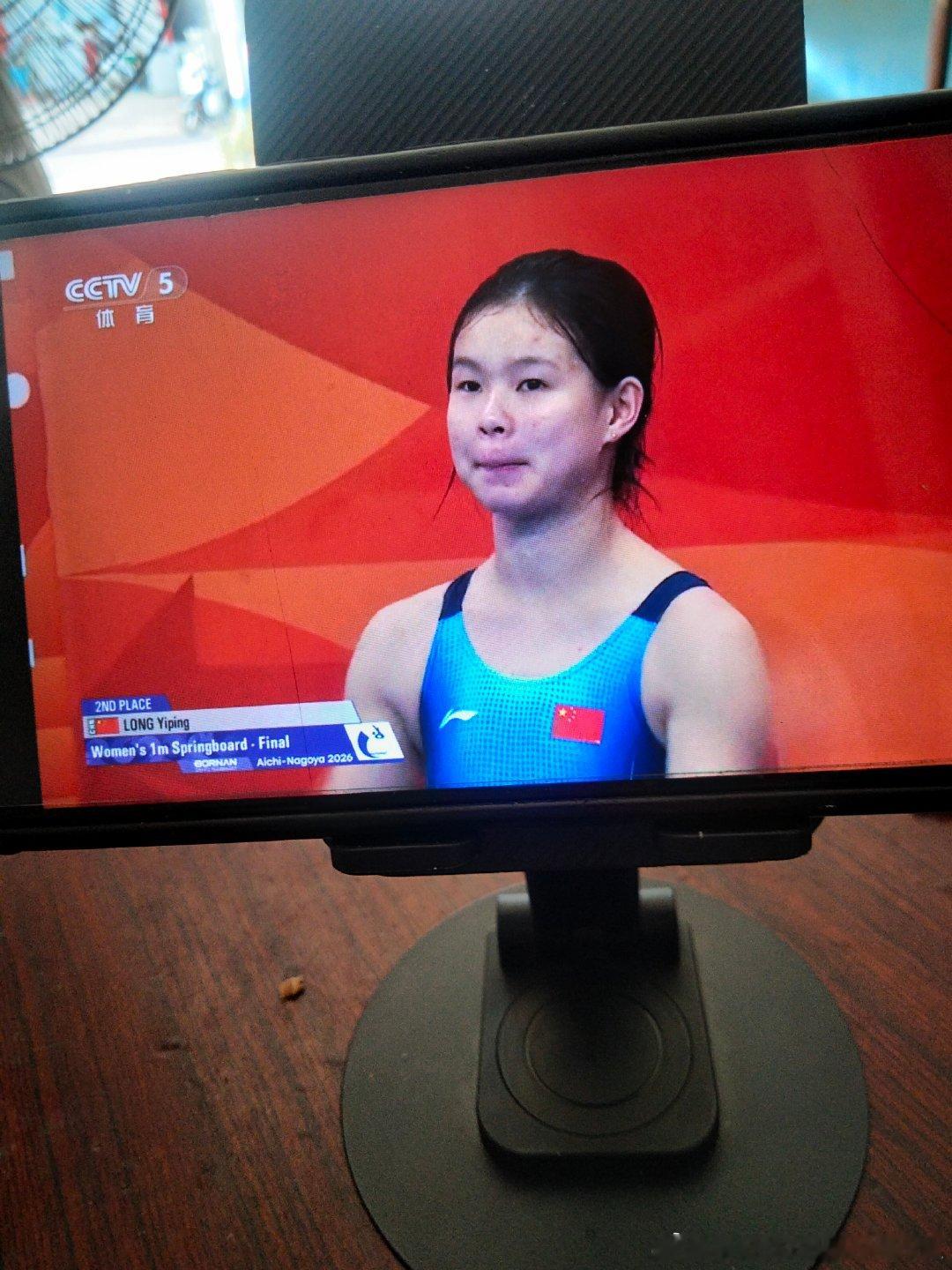 包揽冠亚军！林珊夺金龙艺萍摘银，2026亚运会女子1米跳板中国双星闪耀

在2026年爱知·名古屋亚运会（注：画面赛事标识为Aichi-Nagoya 2026，非东京）跳水女子1米跳板决赛中，中国选手林珊和龙艺萍发挥出色，成功包揽金银牌，展现了中国跳水的强大实力。

比赛进程跌宕起伏，竞争激烈。首轮战罢，林珊以 ​