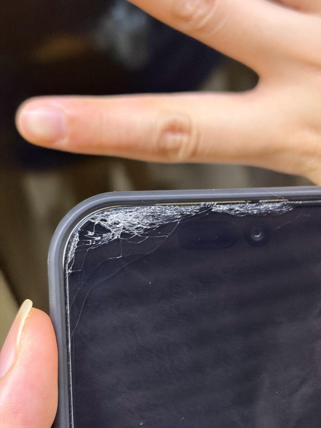 iPhone18 Pro今晚就要发布了，然后我的17Pro就摔了，这是什么暗示吗[泪奔] ​