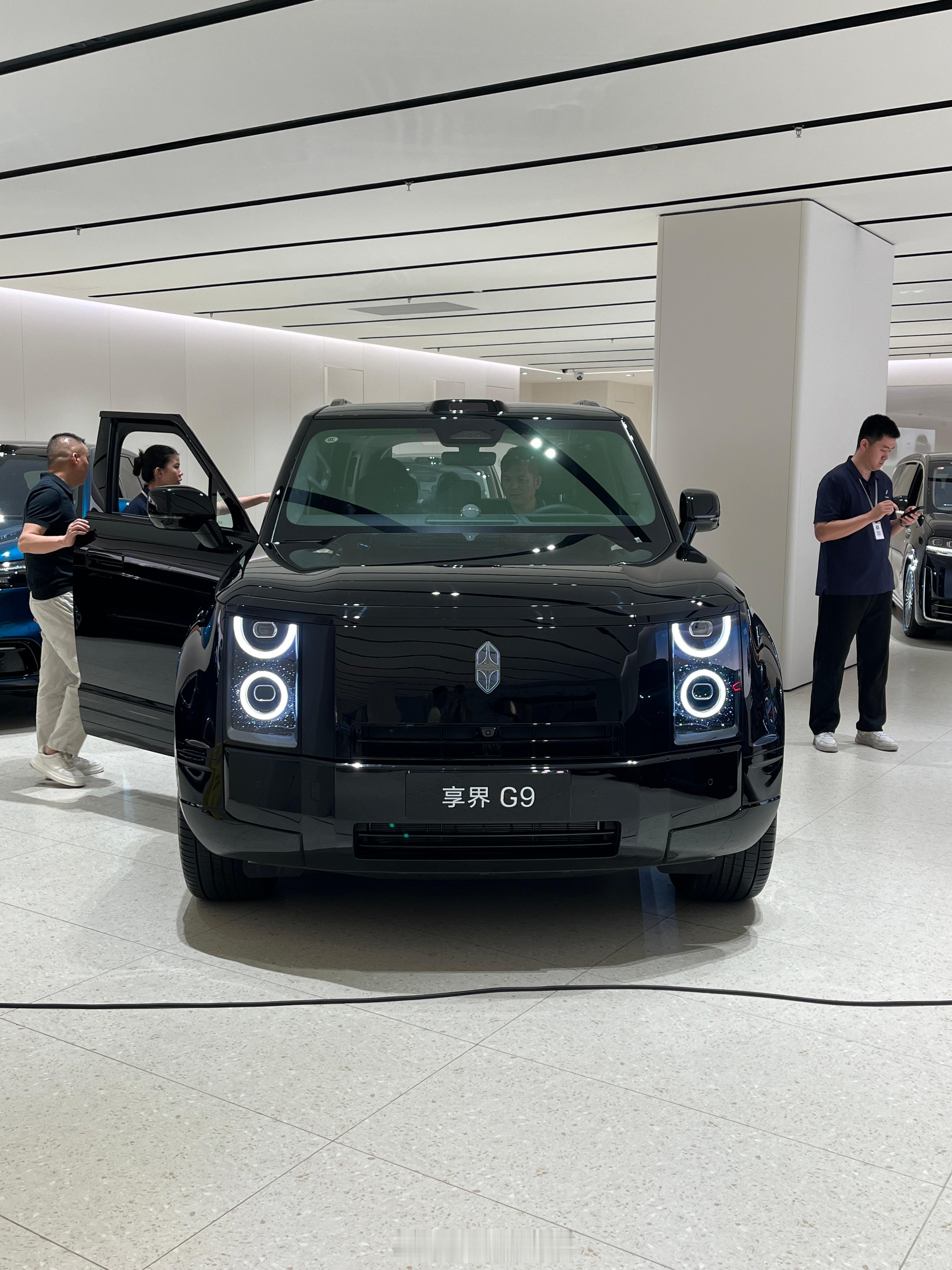 享界G9
终于见到实车  ​
