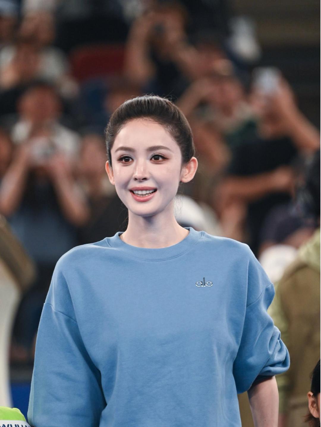 娜扎 随便做大表情都不崩的美女[期待] ​