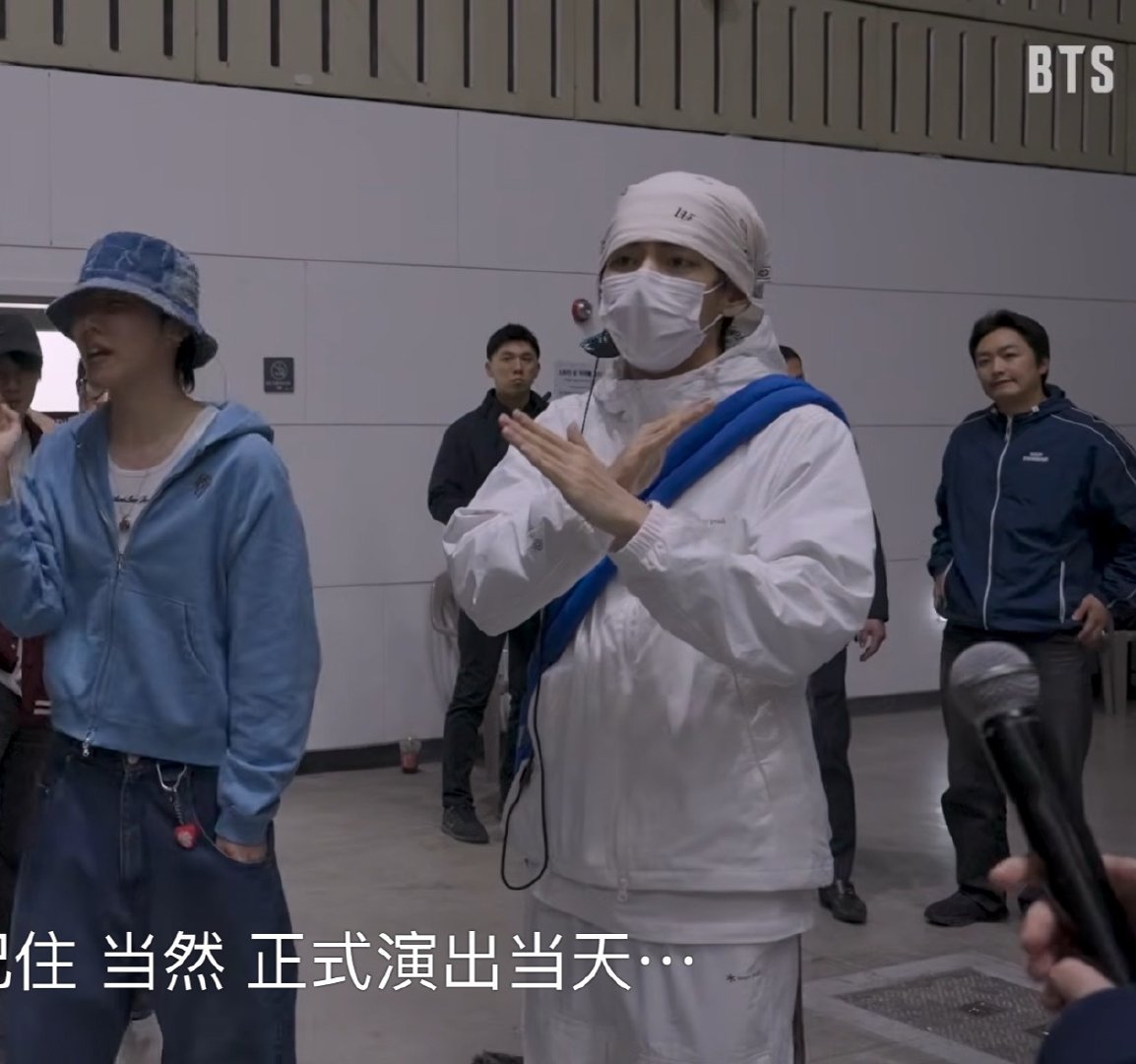 泰亨金知不知道新冠已经结束了不用再穿防护服 ​