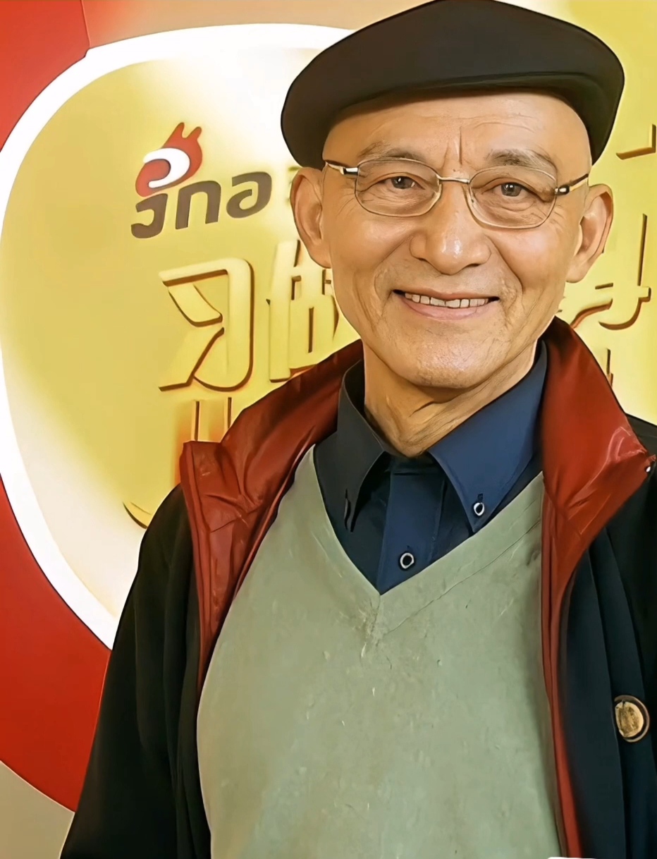 胡歌现身游本昌遗体告别仪式：真正打动人的，从来不是名气，而是“传承”两个字

娱乐圈每天都有热搜，但有些消息一出来，还是会让人心里猛地一沉。

“游本昌遗体告别仪式”这几个字，很多人看到的时候，第一反应都是不敢相信。那个曾经在荧幕里笑眯眯、弯着腰、拿着破扇子的“济公”，仿佛一直都在那里，从没老去
