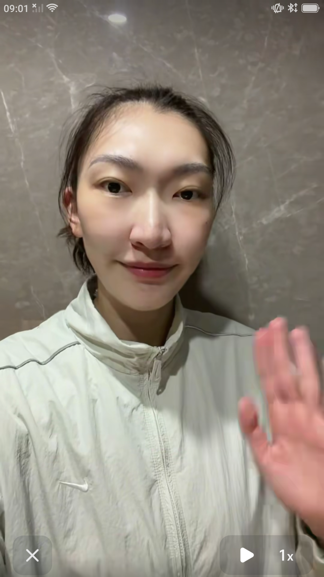 【中国女篮名将韩旭更新社媒，配文到:大家好我是韩旭，我的2026年WNBA 赛季结束了，我已经动身去澳大利亚了。先和球迷朋友们说一说这一年我在赛场上的感受，还有对澳洲新旅程的期待。我将加盟澳洲WNBL 吉郎毒液队，和张王来成为队友。一起征战WNBL 联赛，为我们加油吧。】