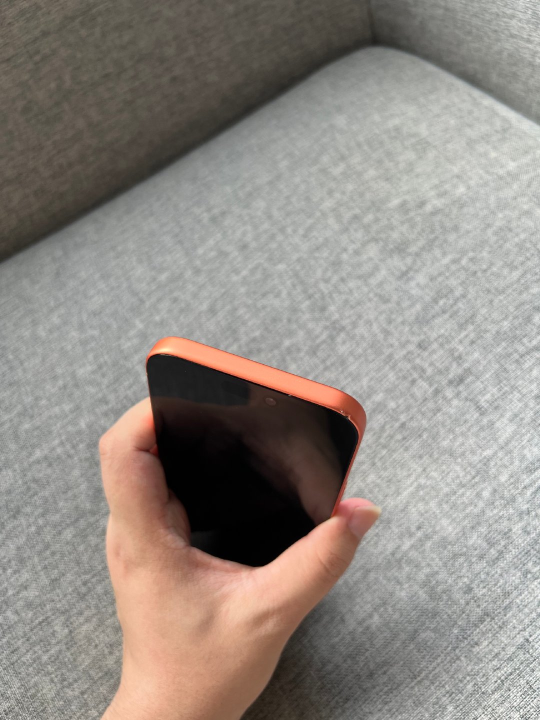 国行iPhone17 Pro Max 256G 橙色，屏幕边缘细小磕碰，中框明显磕碰(图7)，🔋效率95，盒子配件全套，店保三个月非人为损坏，6899 ​