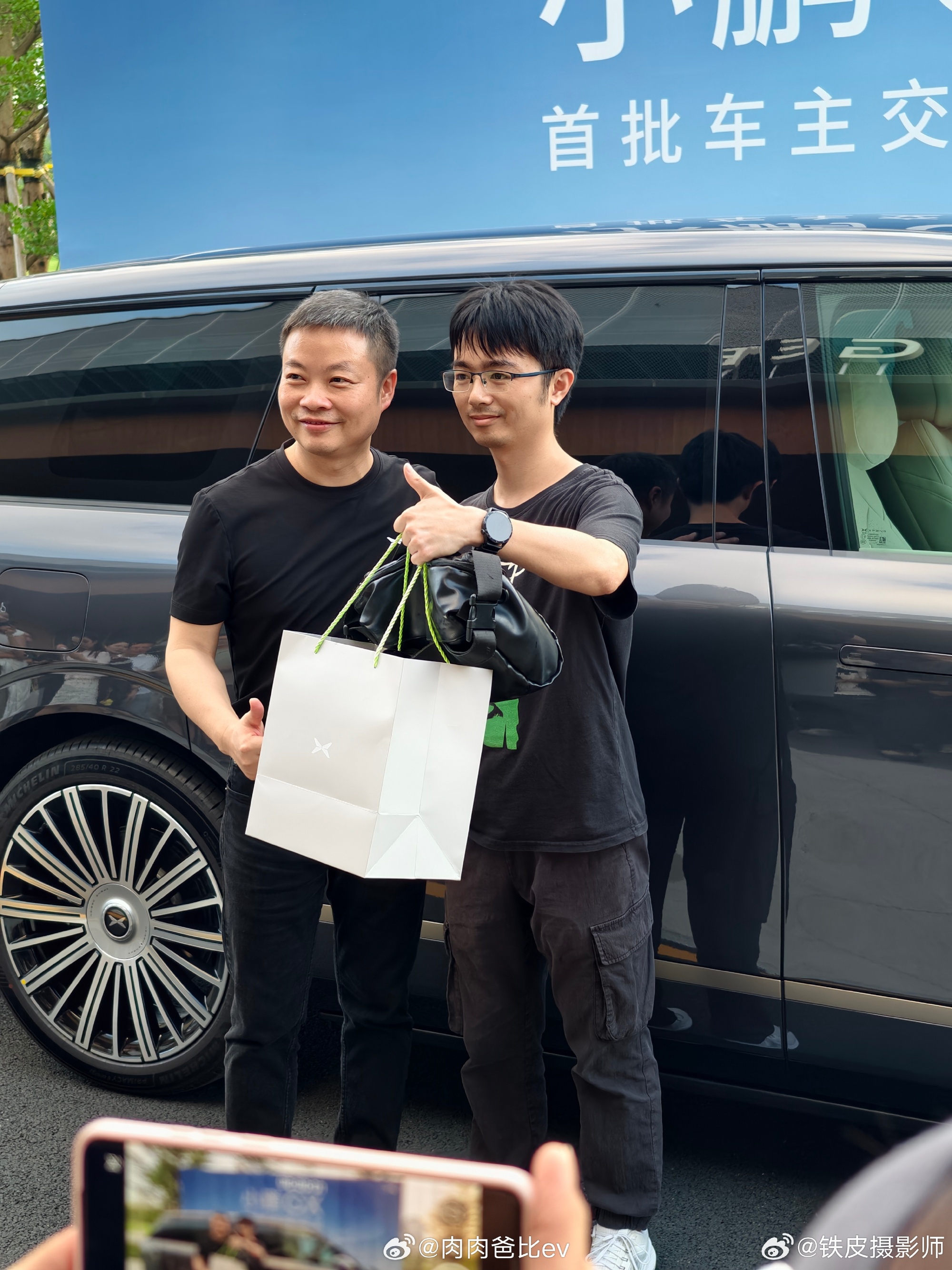 拿一张皮爷的图，说了几百年要入一台鹏厂大车的跑哥终于提车了，大师兄亲自...