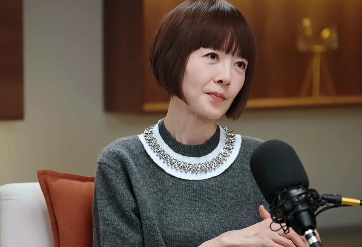 王凯在《陈鲁豫慢谈》里把话说得很直：现在行业里没钱了，没人投影视剧，唯一那点钱全跑短剧去了，好剧本自然更少，想多拍也拍不了几部。他这两年确实没怎么接戏，直到后来拍了《交锋》。换别人可能早就慌了，他倒觉得歇这两年不是坏事，把时间花在休息上，比花在毫无意义的工作上更有用。毛晓彤也谈过戏少、好剧本更少的情