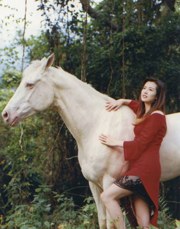 王祖贤写真一组，来自1998年。