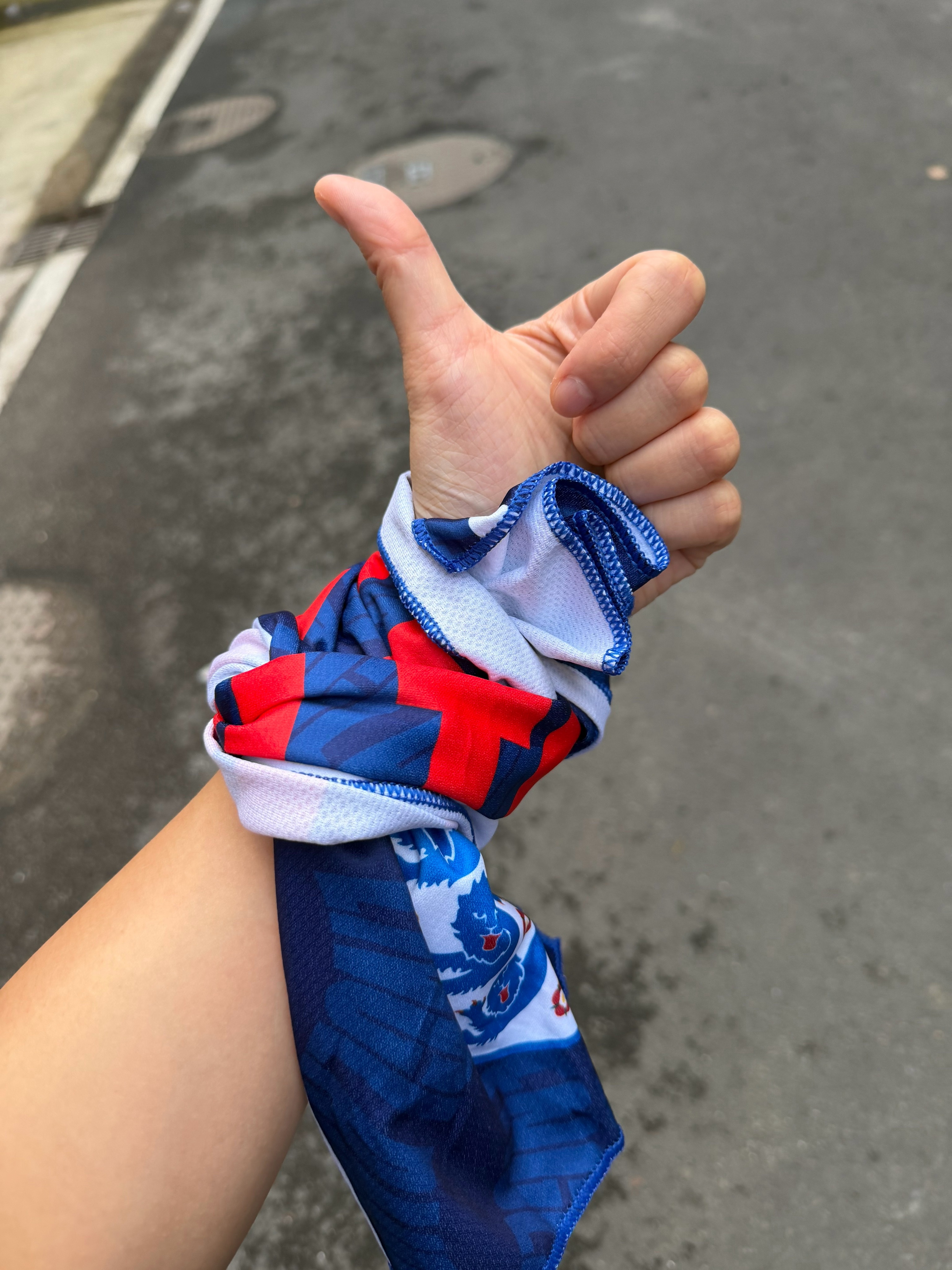 每次跑步前 要绑头发 换衣服 换裤子 换鞋子 扎毛巾 调表带。。  然...