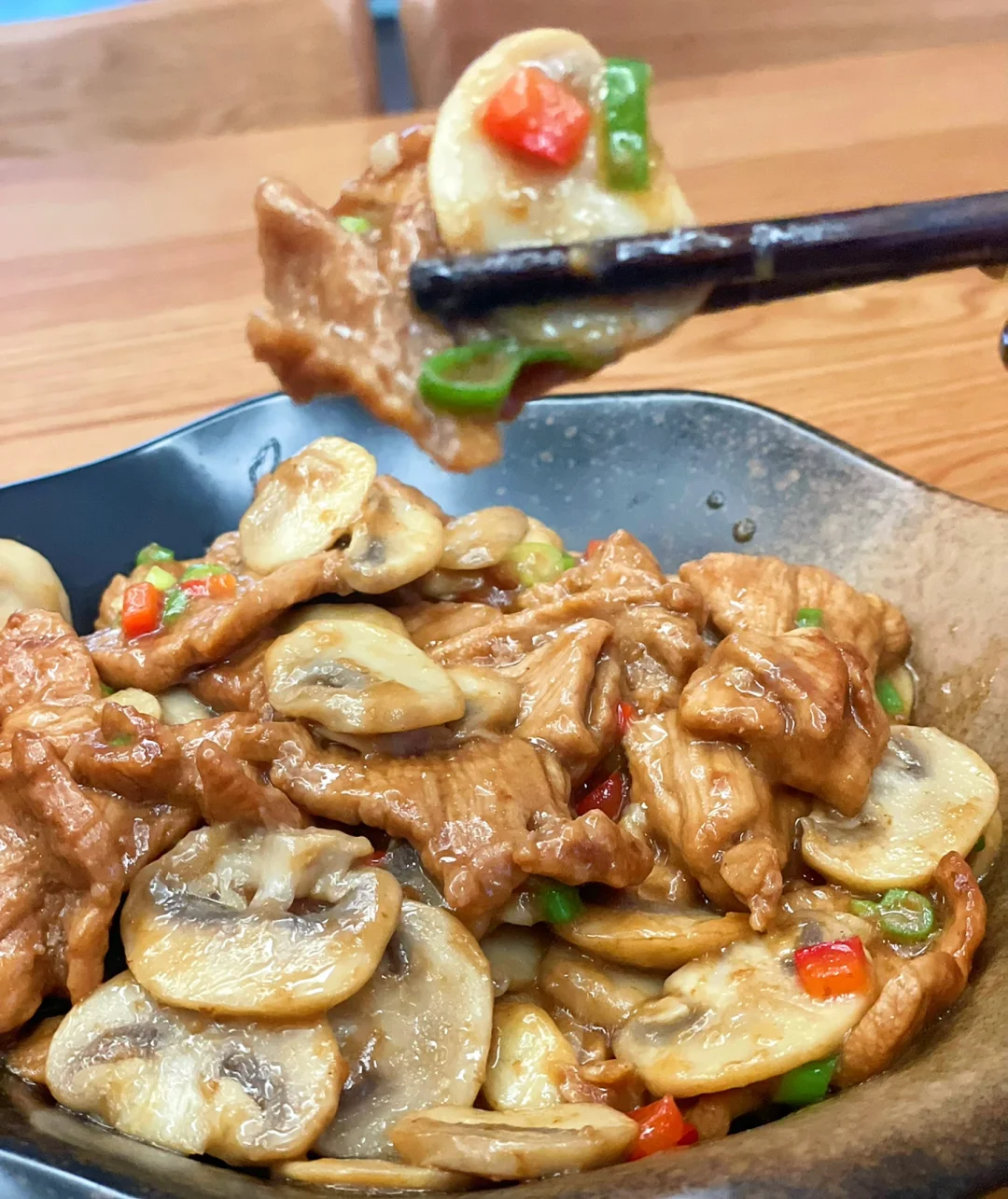 口蘑炒肉吗⁉️鲜掉下巴的快手菜🤤