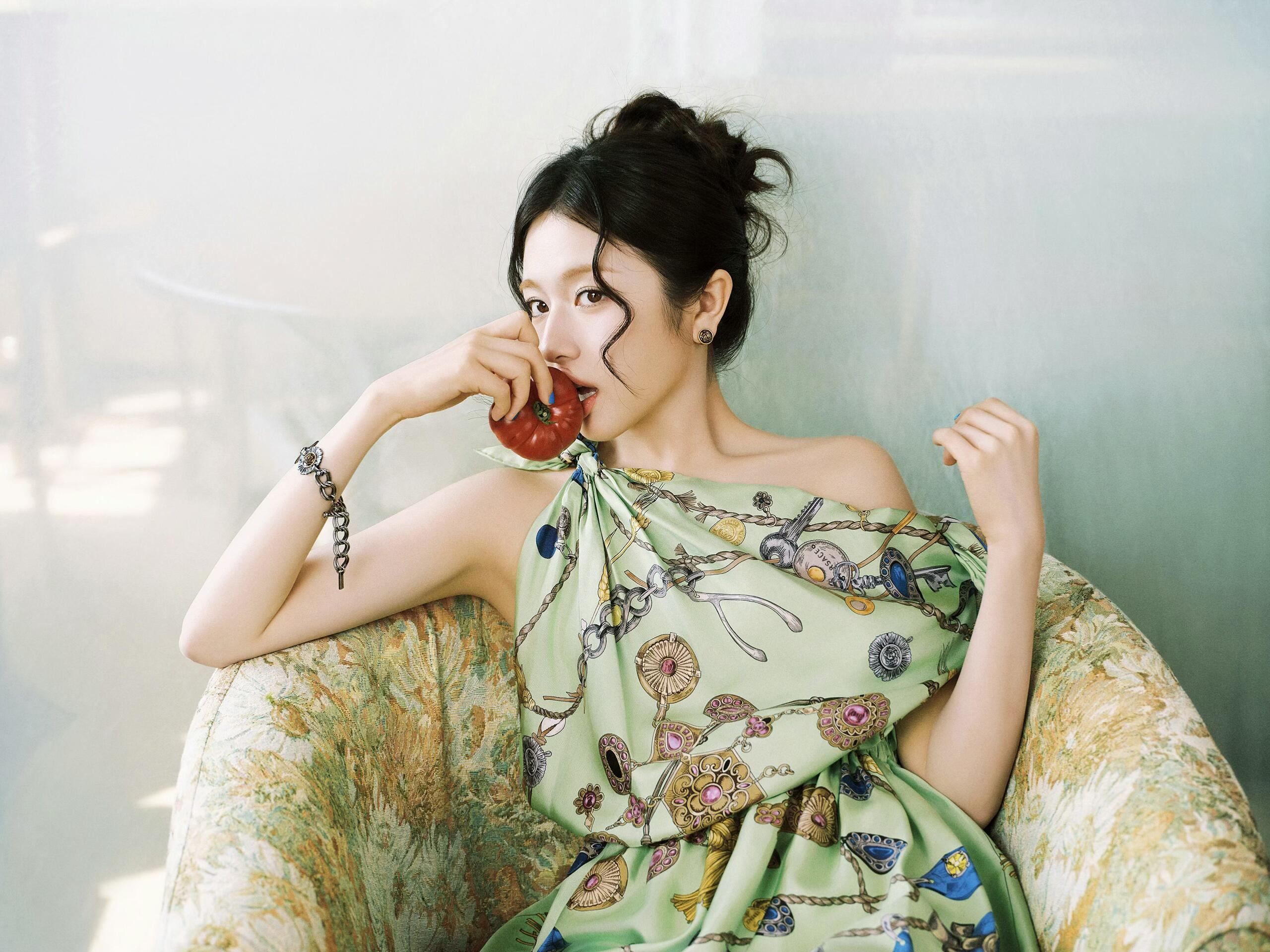 李兰迪的范思哲春日。#李兰迪涂了蓝色防晒泥# ​
