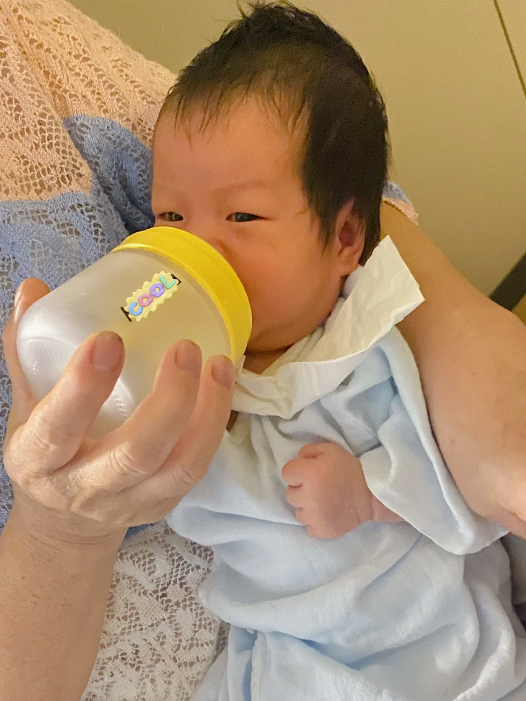 月子里宝宝养成好习惯👧妈妈真的太轻松了❤️